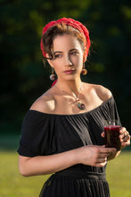 Load image into Gallery viewer, Spiralith Diva set with sun shaped pendant