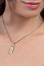 Load image into Gallery viewer, Summer White Chamalis Decent necklace
