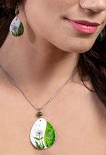 Load image into Gallery viewer, Lawn Green Tharaniel Diva set
